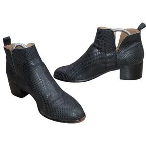 Franco Sarto Women's Black Snake Print Pointed Toe V-Cut Ankle Boot 8.5 Western